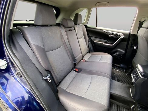 Used 2020 Toyota RAV4 XLE AWD/4WD image 19