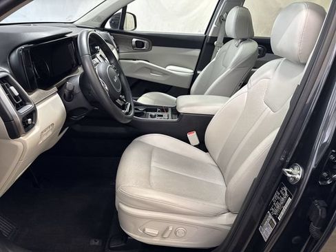 Used 2023 Kia Sorento EX w/ Panoramic Sunroof Package FWD image 10