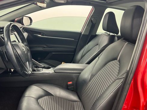 Used 2020 Toyota Camry SE image 7