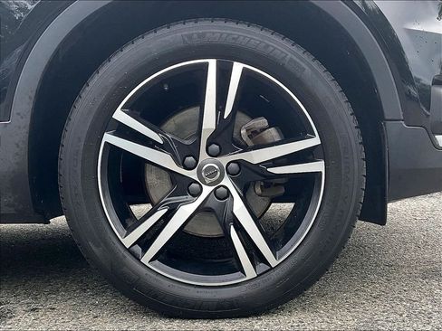 Used 2021 Volvo XC40 T5 R-Design w/ Climate Package AWD/4WD image 7
