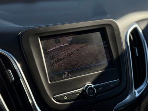 Used 2021 Chevrolet Equinox LT image 18