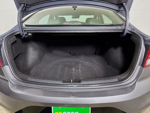 Used 2019 Hyundai Elantra SEL image 32