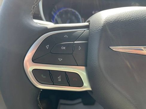 Used 2023 Chrysler Pacifica Limited FWD image 22