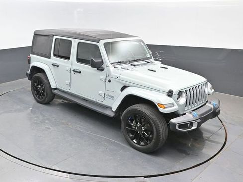 Used 2023 Jeep Wrangler Unlimited Sahara w/ Cold Weather Group AWD/4WD image 17
