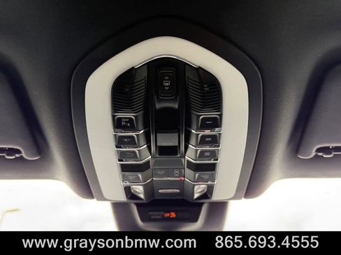 Used 2024 Porsche Macan AWD/4WD image 28