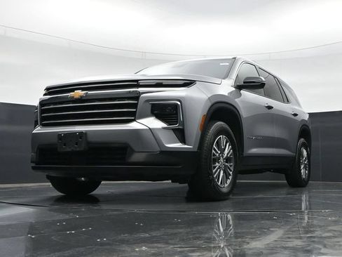 Used 2025 Chevrolet Traverse LT AWD/4WD image 44