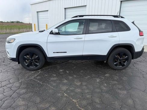 Used 2021 Jeep Cherokee Latitude Plus AWD/4WD image 2