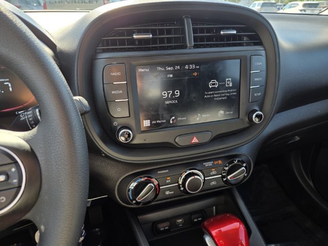Used 2025 Kia Soul LX w/ LX Technology Package FWD image 22