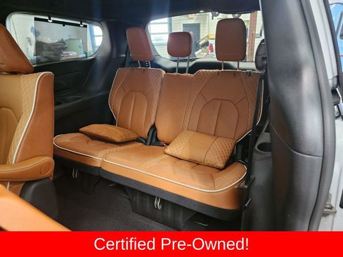 Used 2025 Chrysler Pacifica Pinnacle image 29