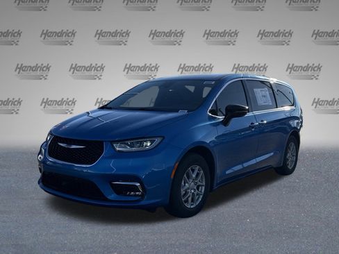 New 2026 Chrysler Pacifica Select image 4