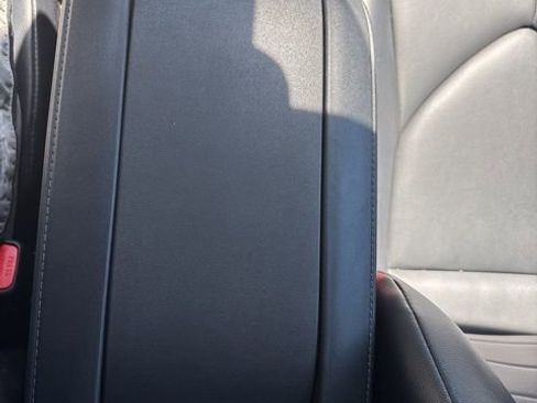 Used 2021 Toyota Highlander XLE AWD/4WD image 22