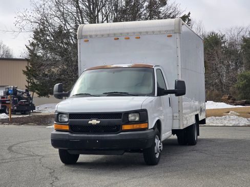 Used 2013 Chevrolet Express 3500 Extended image 3