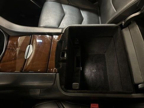 Used 2016 Cadillac Escalade Luxury image 28