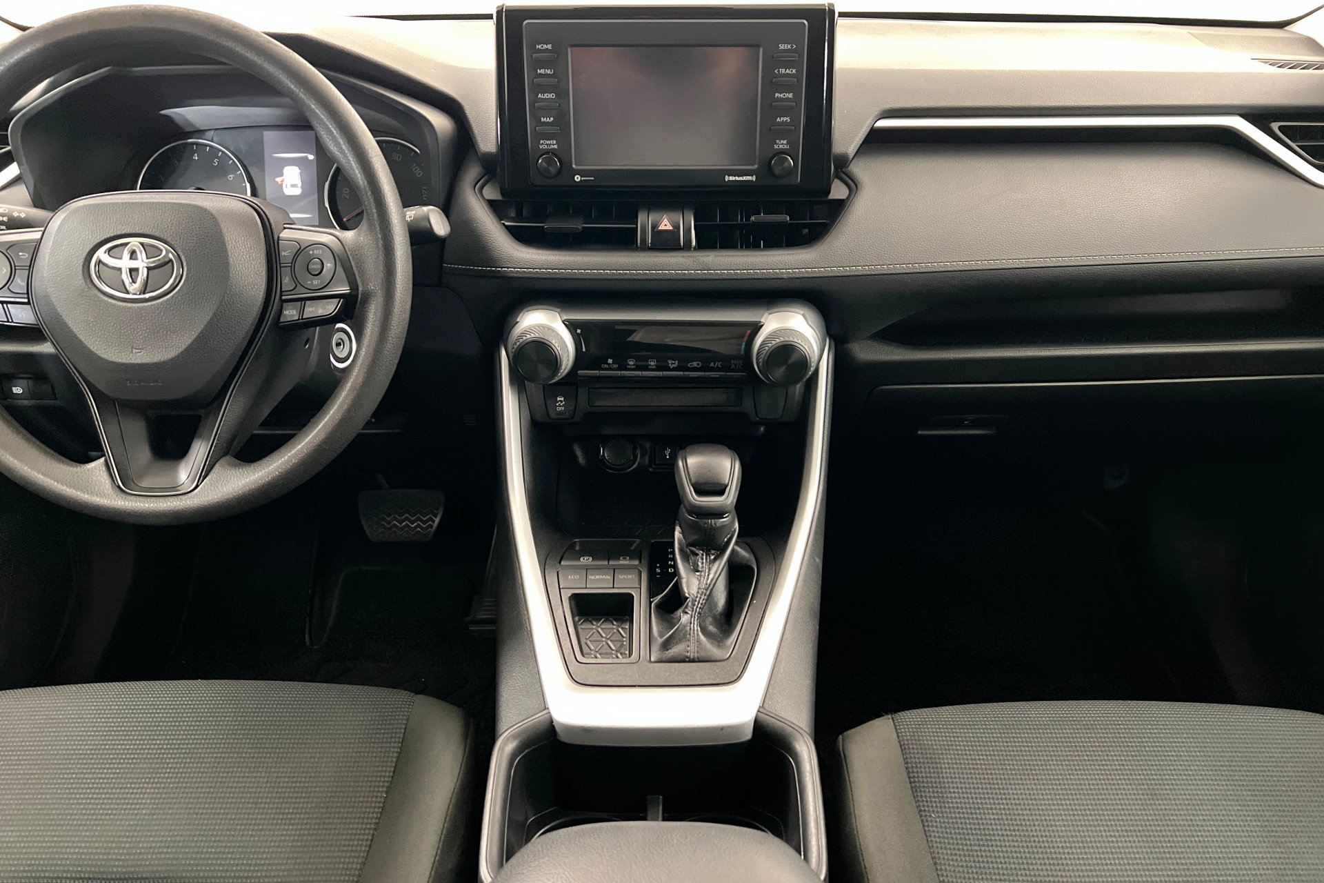 Used 2022 Toyota RAV4 LE FWD image 14