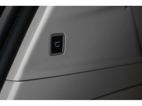Used 2021 Chrysler Voyager Lxi FWD image 26