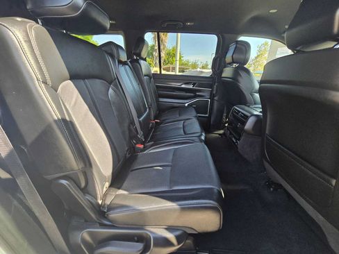 Used 2024 Jeep Wagoneer Series II w/ Flexible Seating Group RWD image 12