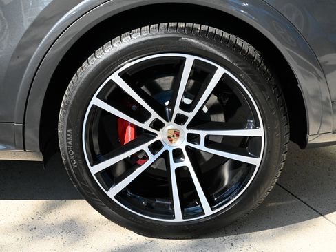 Used 2025 Porsche Cayenne S AWD/4WD image 10