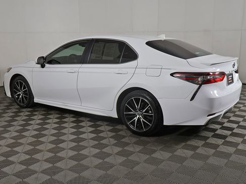 Used 2023 Toyota Camry SE FWD image 10