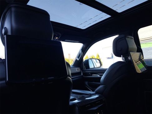 Used 2022 Jeep Wagoneer Series III w/ Premium Group I image 16