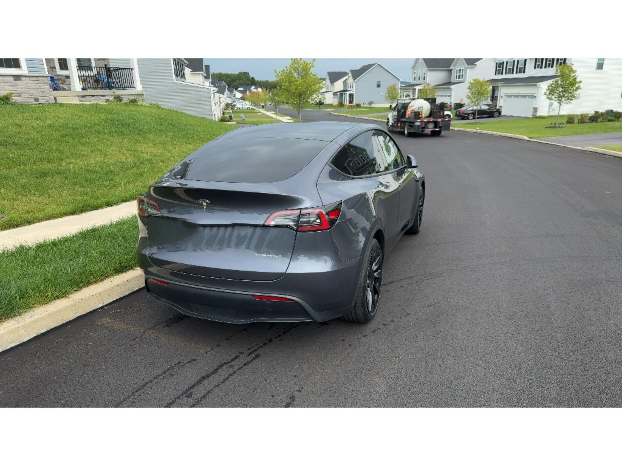 Used 2023 Tesla Model Y Long Range AWD/4WD image 4