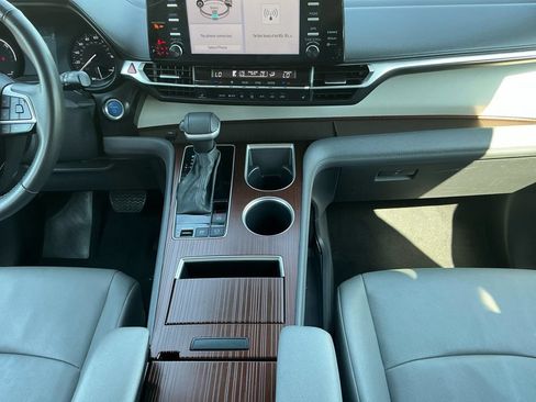 Used 2024 Toyota Sienna XLE FWD image 20