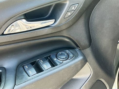 Used 2021 Chevrolet Equinox LT FWD image 17