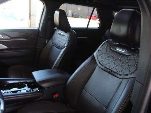 Used 2025 Ford Explorer Platinum w/ LUX Leather Package AWD/4WD image 32