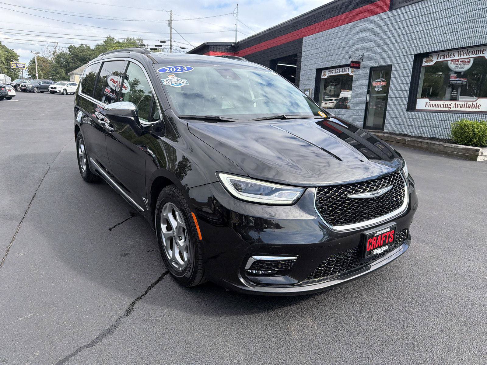 Used 2023 Chrysler Pacifica Limited FWD image 7