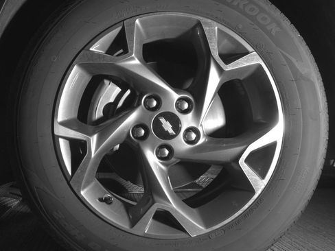 Used 2025 Chevrolet Trax LT image 12