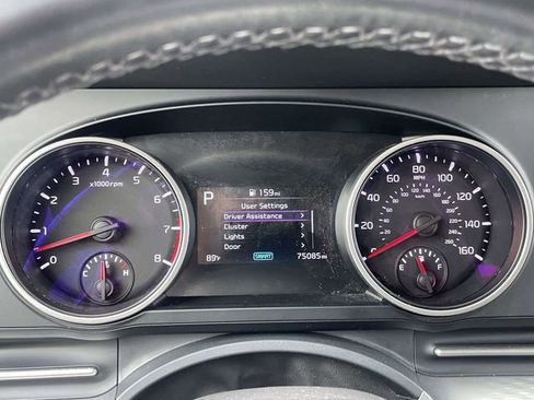 Used 2023 Kia Carnival LX FWD image 23
