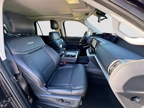 Used 2025 Ford Expedition Max Platinum image 31