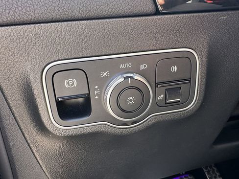 Certified 2022 Mercedes-Benz GLA 250 4MATIC image 33