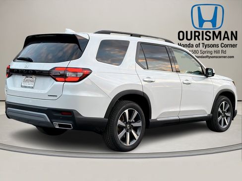 New 2025 Honda Pilot Touring image 3