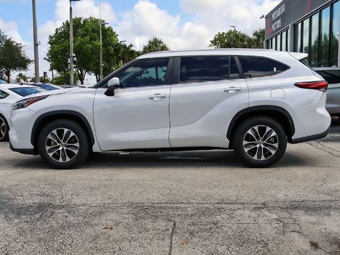 Used 2023 Toyota Highlander XLE FWD image 16