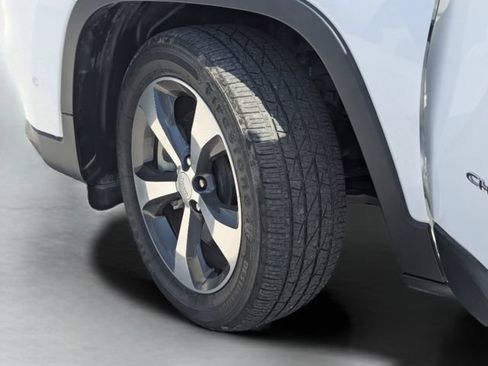 Used 2019 Jeep Cherokee Limited w/ Technology Group FWD image 41