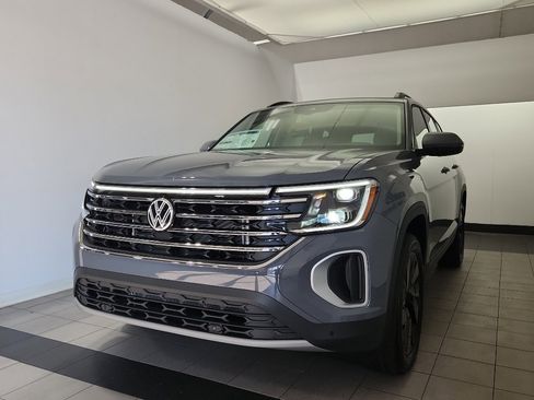 New 2026 Volkswagen Atlas SE FWD image 2