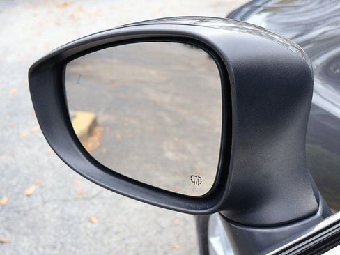 Used 2023 Chrysler Pacifica Touring-L image 41