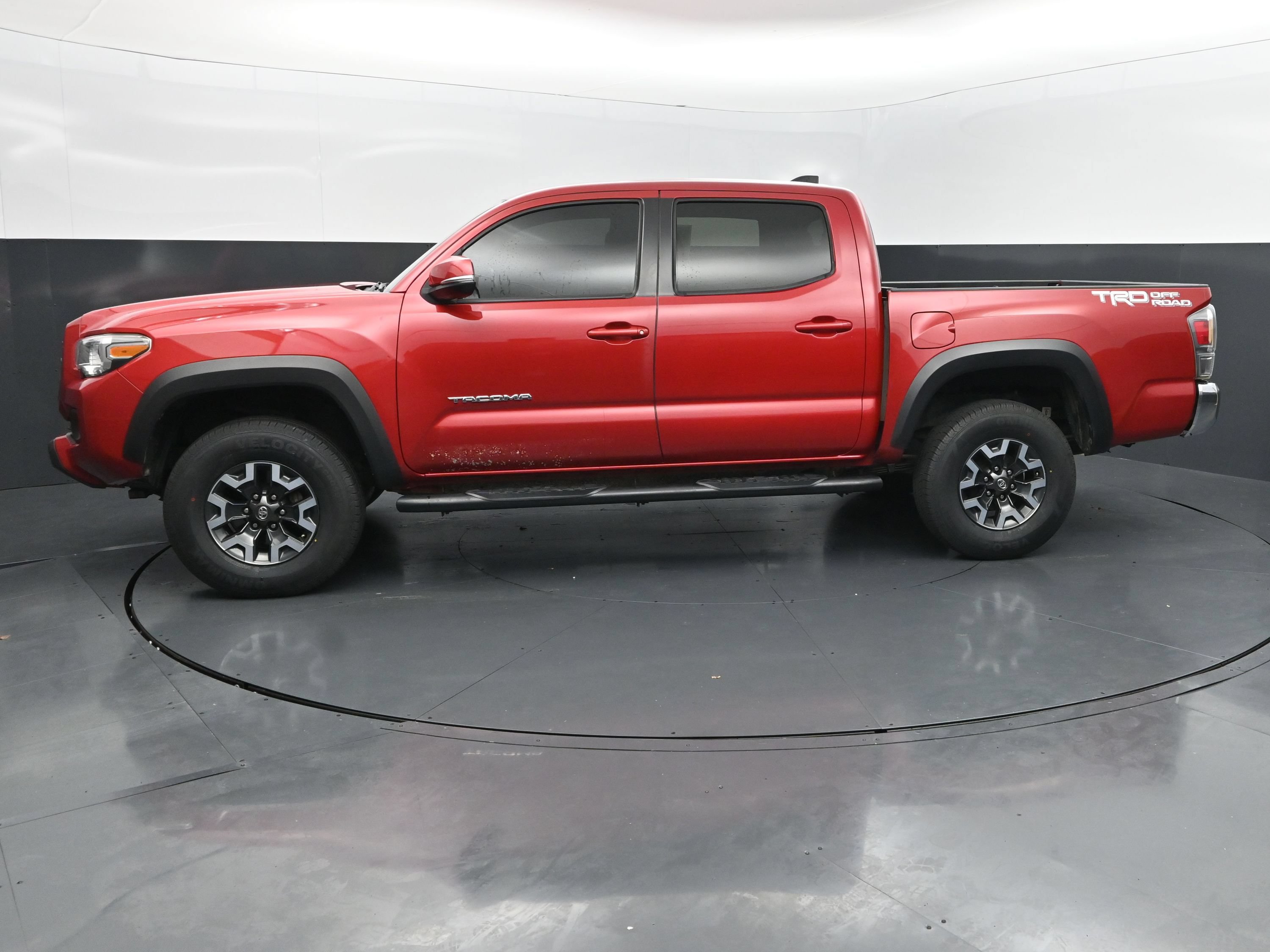Used 2021 Toyota Tacoma TRD Off-Road RWD image 2