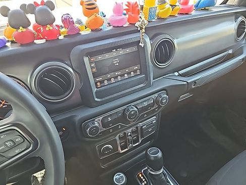 Used 2023 Jeep Gladiator Sport image 6