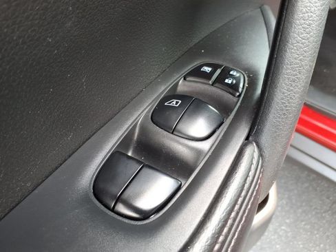 Used 2016 Nissan Rogue S AWD/4WD image 7