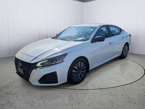 Used 2024 Nissan Altima 2.5 SV FWD image 7