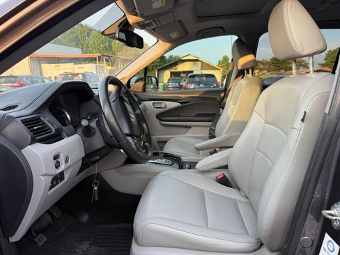 Used 2017 Honda Pilot Touring image 2