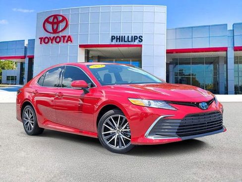 Used 2024 Toyota Camry XLE FWD image 1