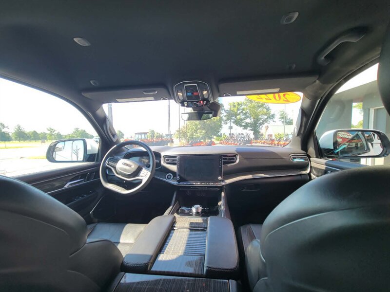 Used 2022 Jeep Wagoneer Series II AWD/4WD image 28