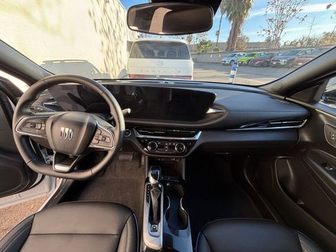 Used 2025 Buick Envista Sport Touring image 33