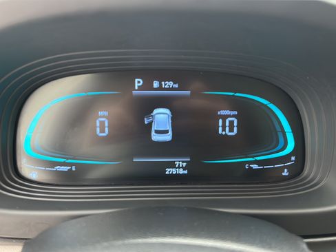 Used 2025 Hyundai Venue SEL FWD image 17