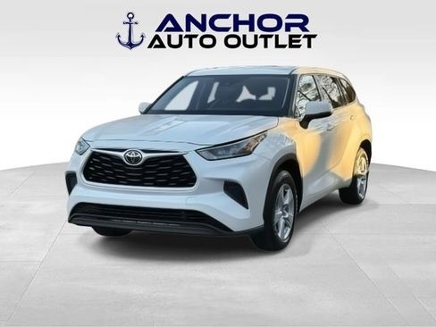 Used 2020 Toyota Highlander L image 2
