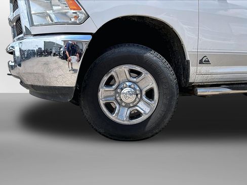 Used 2017 RAM 2500 SLT AWD/4WD image 3