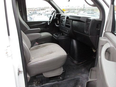 Used 2014 Chevrolet Express 2500 Extended RWD image 15