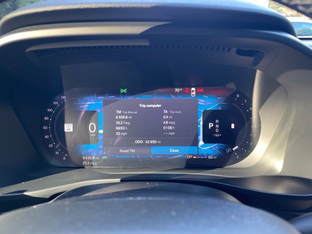 Used 2023 Volvo XC40 B5 Plus w/ Protection Package Premier AWD/4WD image 18